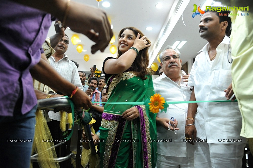 Richa Gangopadhyay inaugurates Vijayawada Central