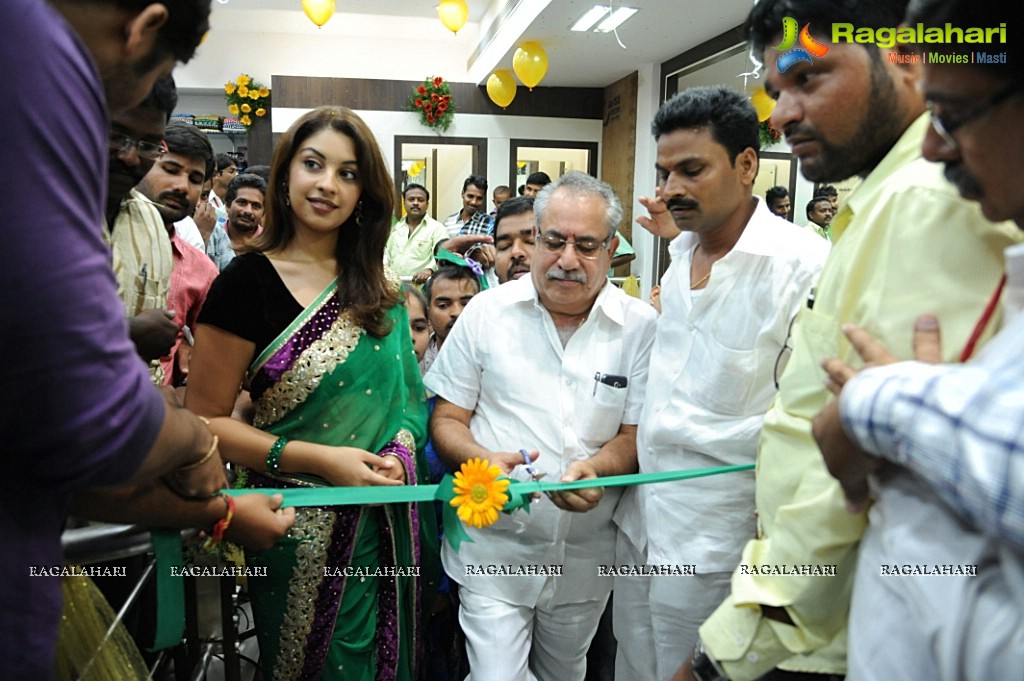Richa Gangopadhyay inaugurates Vijayawada Central