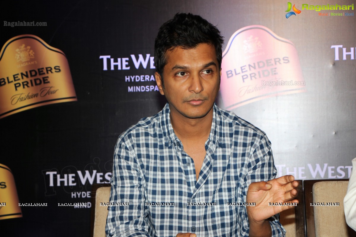 Blenders Pride Fashion Tour 2013 - Vikram Phadnis-JJ Valaya Press Meet