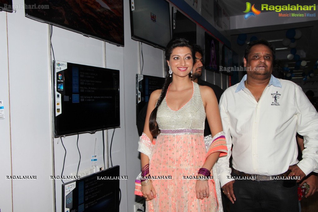 Hamsa Nandini launches Yes Mart at LB Nagar, Hyderabad