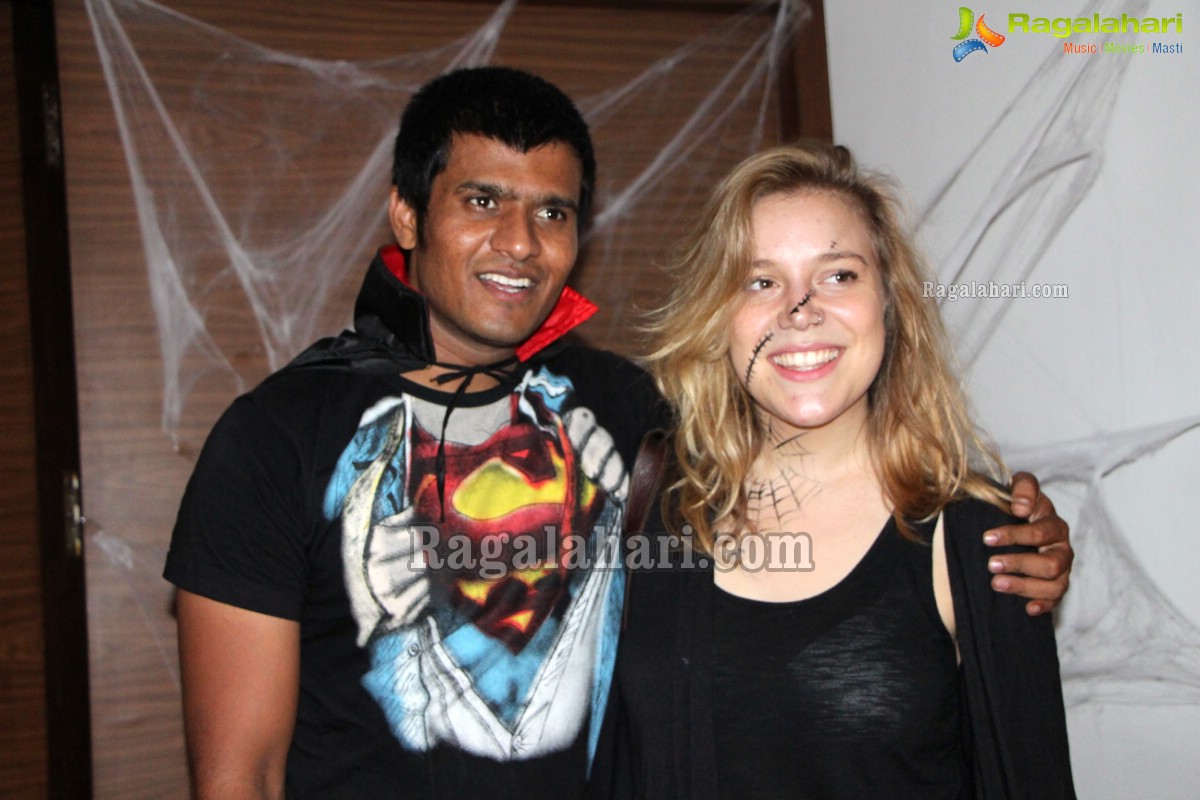 Halloween Night with DJ Siana Catherine at Movida by Chocolate Boy