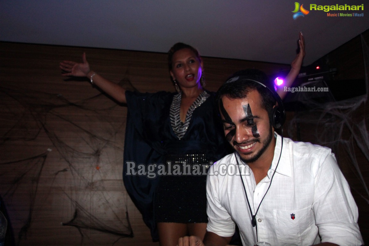 Halloween Night with DJ Siana Catherine at Movida by Chocolate Boy