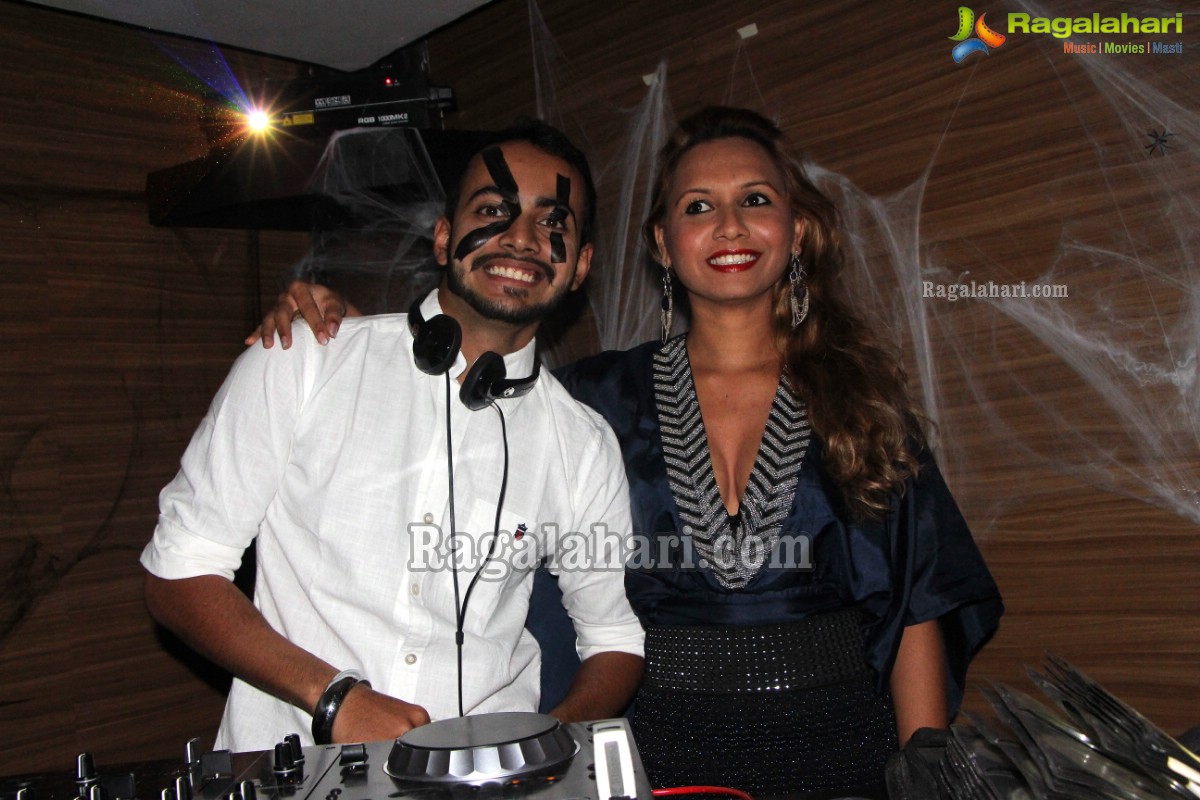 Halloween Night with DJ Siana Catherine at Movida by Chocolate Boy