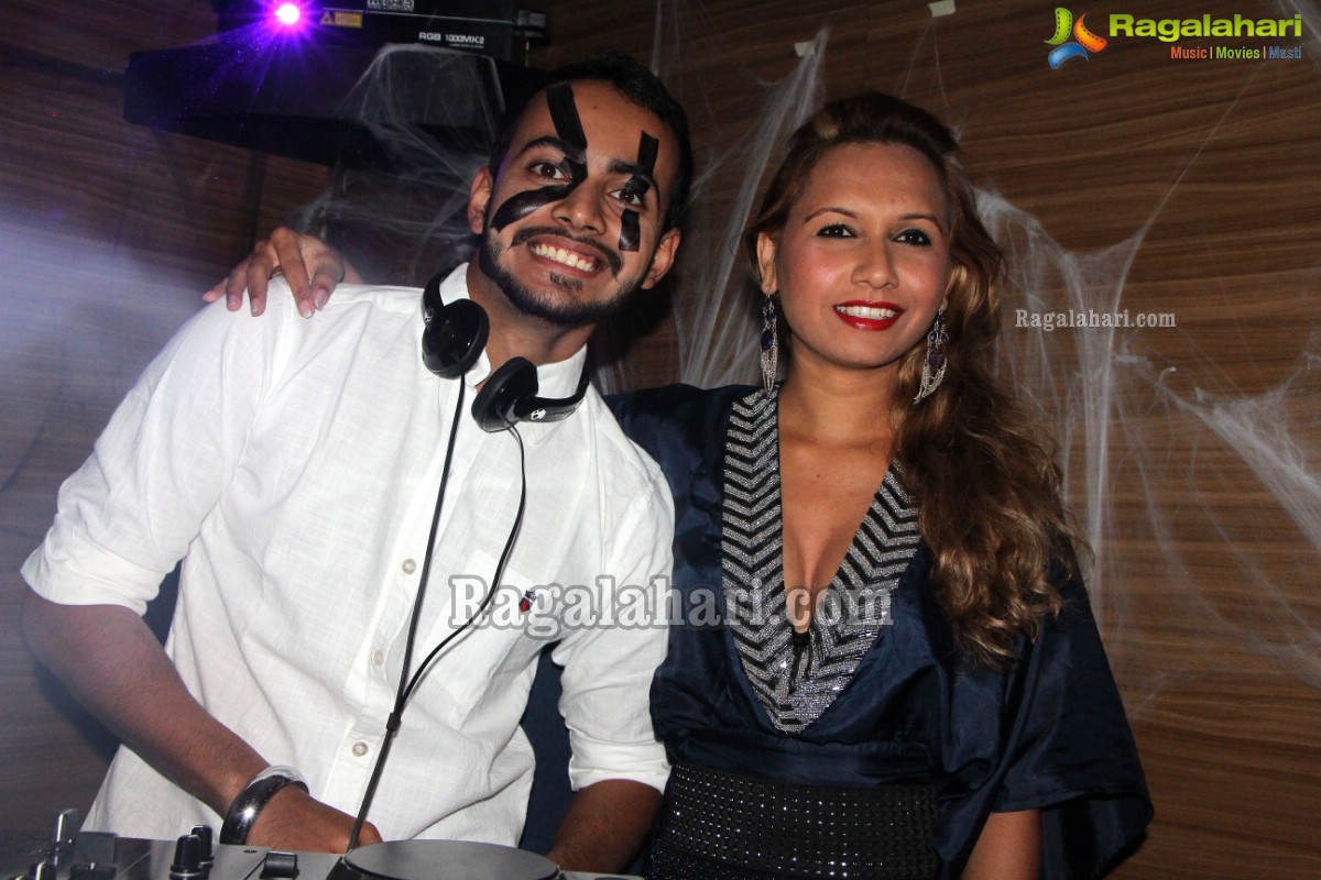 Halloween Night with DJ Siana Catherine at Movida by Chocolate Boy