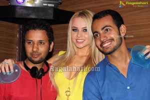 DJ Melissa Reeves at Movida