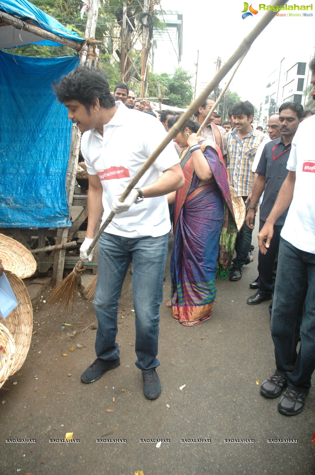 Nagarjuna Family Joins Swachh Bharat Campaign