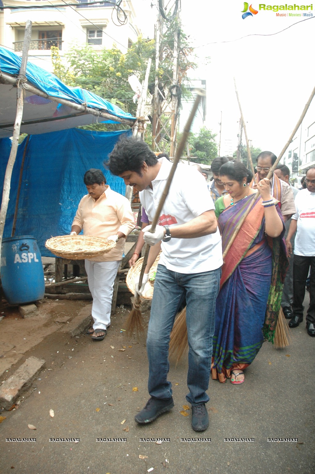 Nagarjuna Family Joins Swachh Bharat Campaign