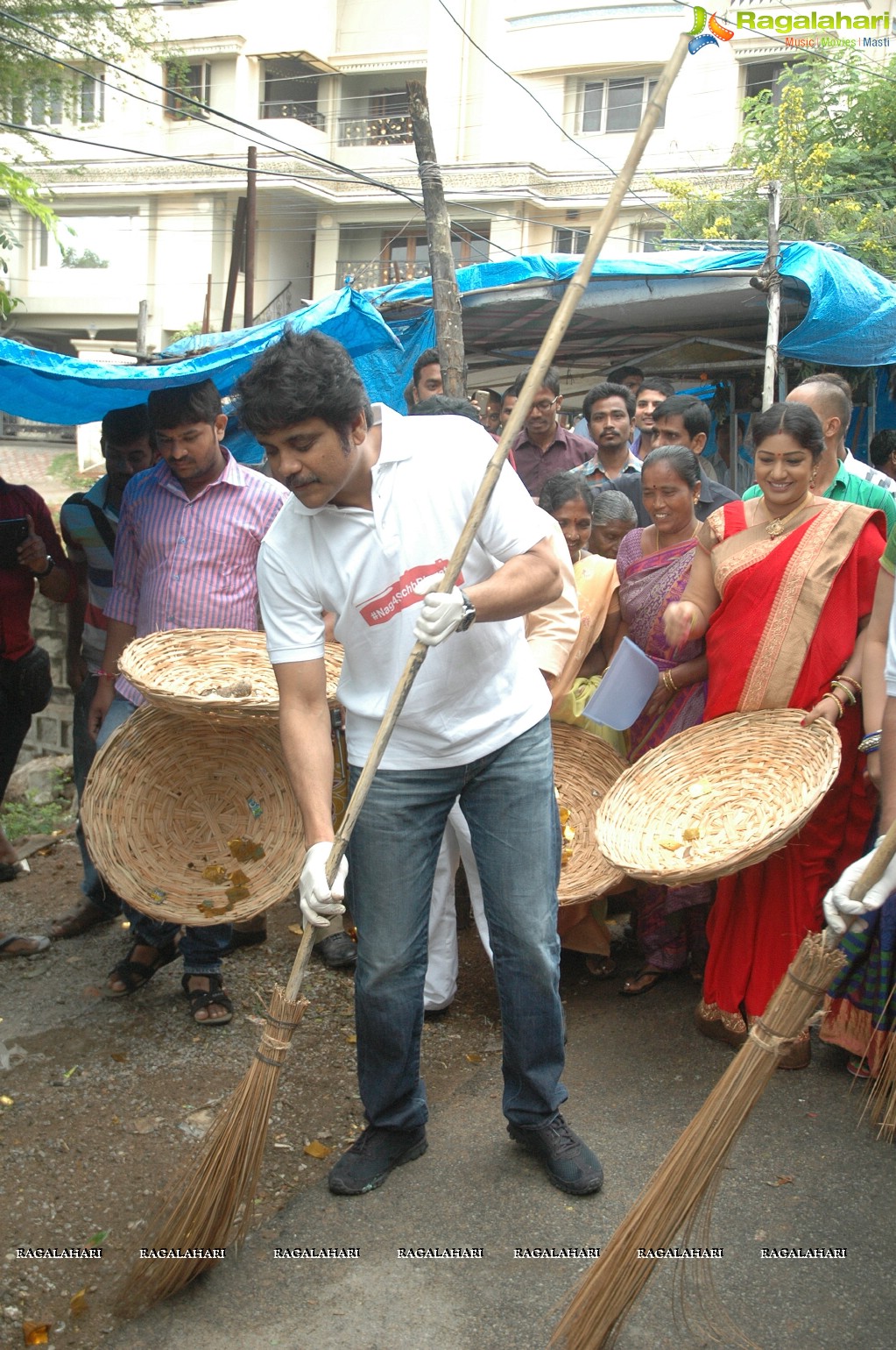 Nagarjuna Family Joins Swachh Bharat Campaign