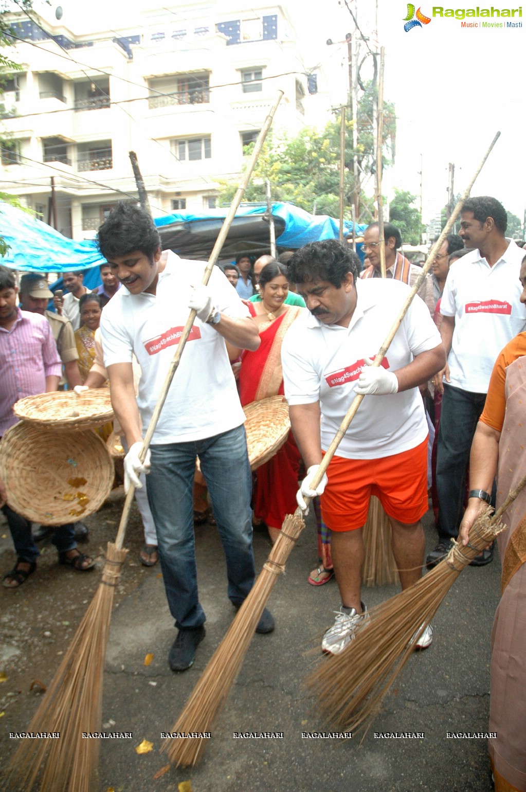 Nagarjuna Family Joins Swachh Bharat Campaign