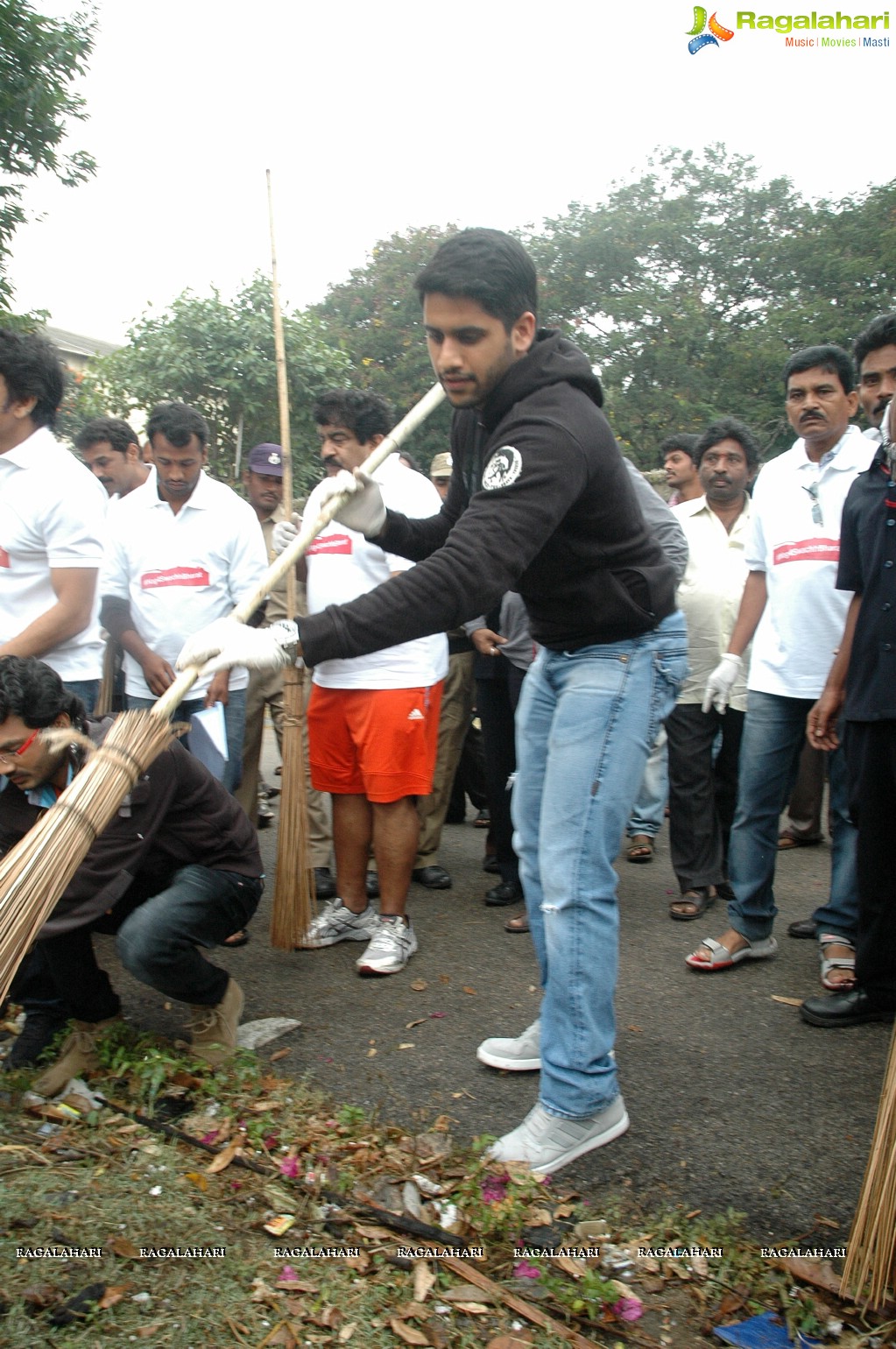 Nagarjuna Family Joins Swachh Bharat Campaign