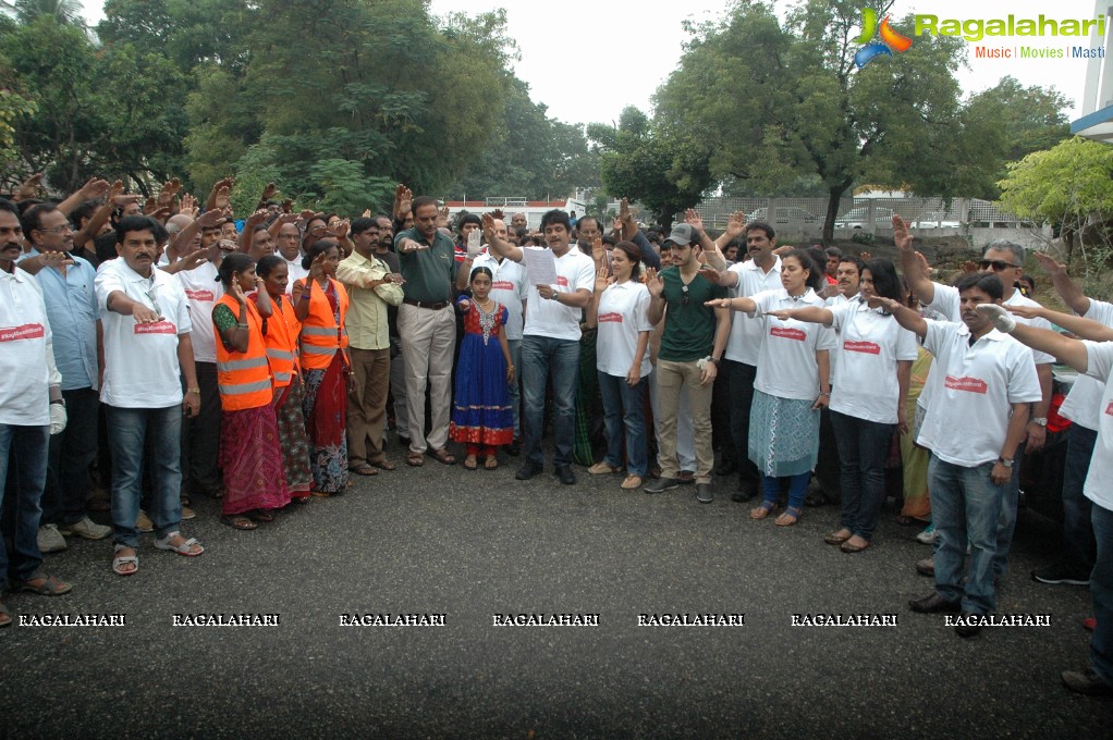 Nagarjuna Family Joins Swachh Bharat Campaign