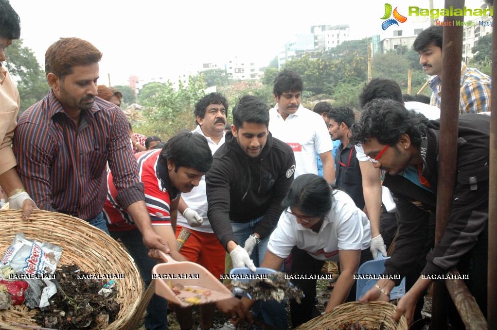 Nagarjuna Family Joins Swachh Bharat Campaign