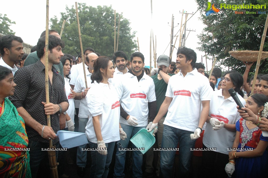 Nagarjuna Family Joins Swachh Bharat Campaign