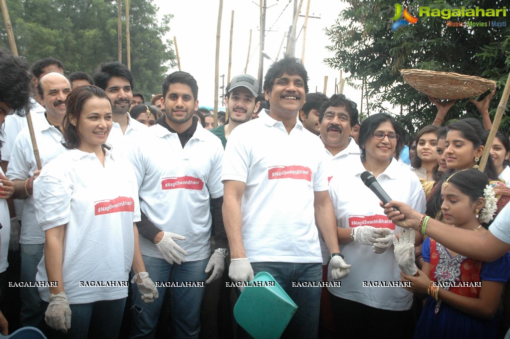 Nagarjuna Family Joins Swachh Bharat Campaign