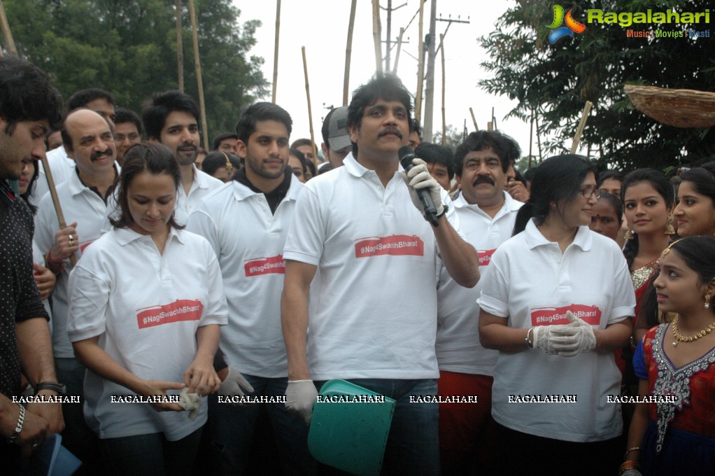 Nagarjuna Family Joins Swachh Bharat Campaign