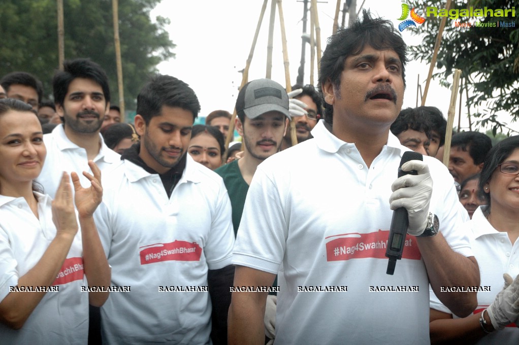 Nagarjuna Family Joins Swachh Bharat Campaign