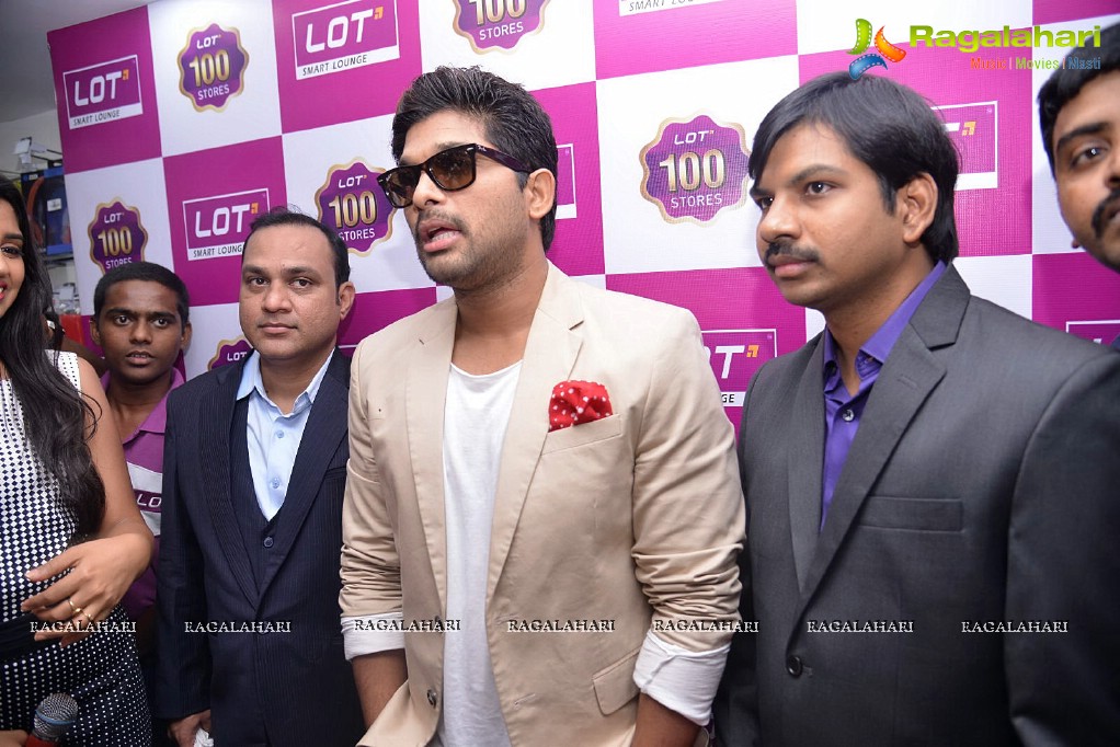 Allu Arjun launches Lot Mobiles at Vijayawada