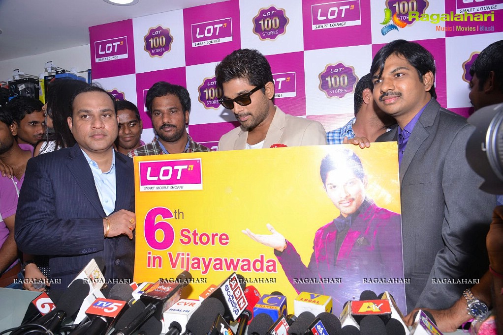 Allu Arjun launches Lot Mobiles at Vijayawada