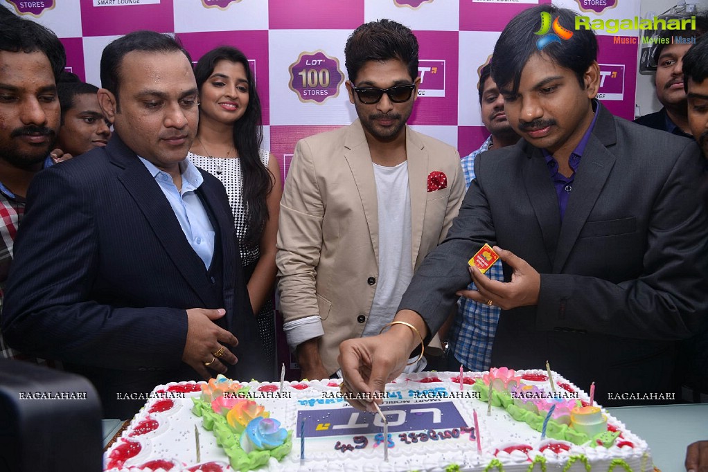 Allu Arjun launches Lot Mobiles at Vijayawada