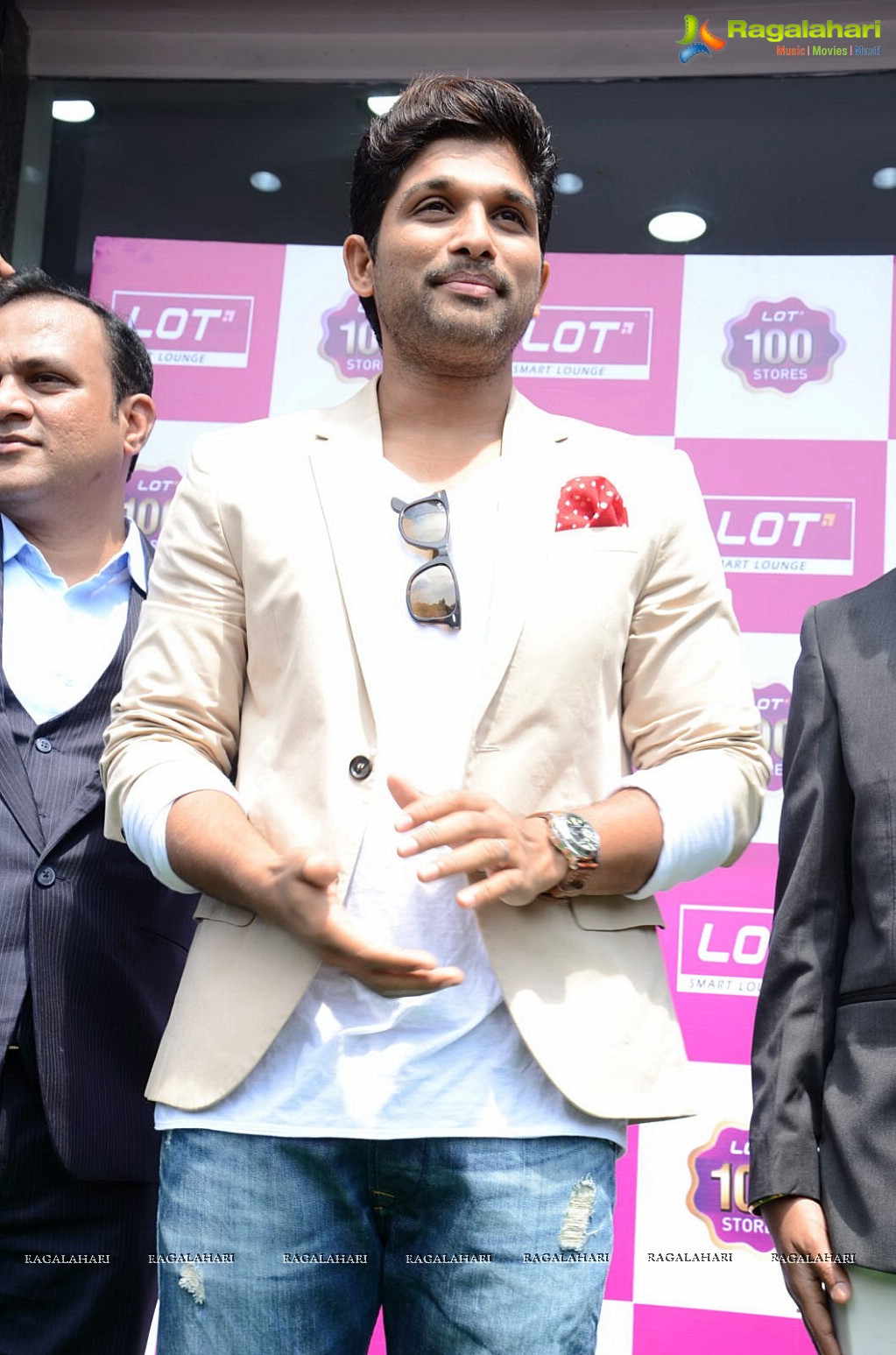 Allu Arjun launches Lot Mobiles at Vijayawada