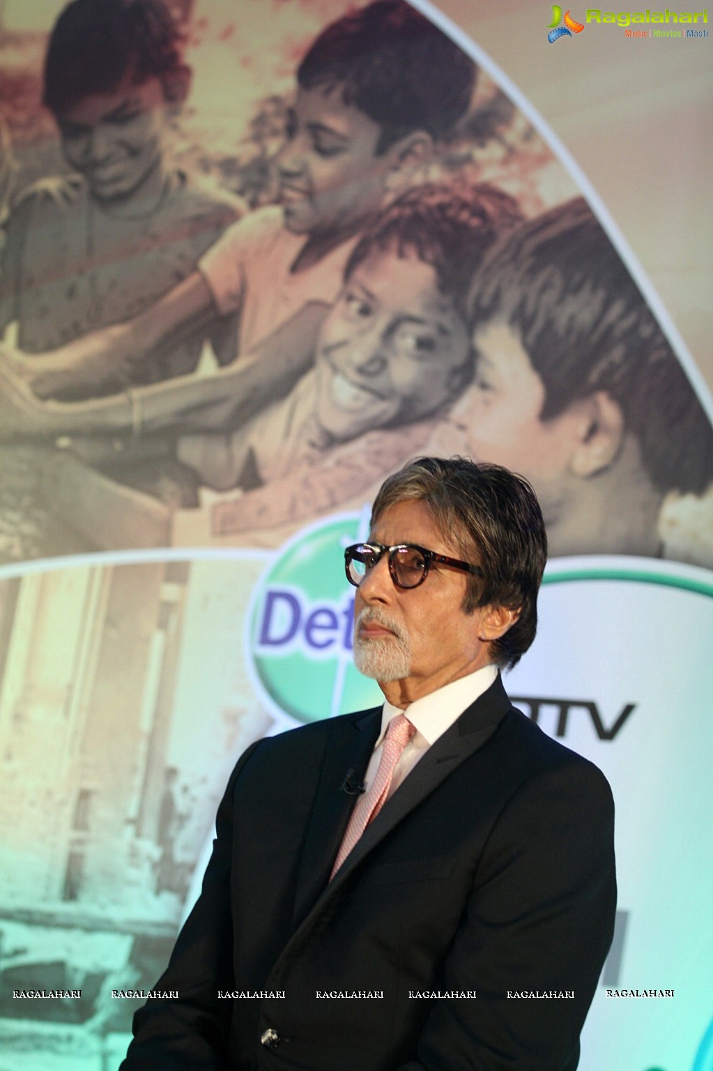 Amitabh Bachchan at the launch of Dettol Banega Swachh India Initiative