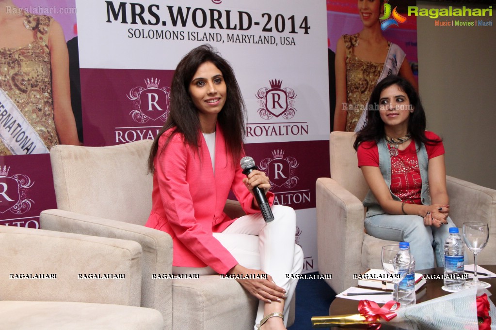 Komal Kalra Pagarani Press Meet on Mrs. World 2014