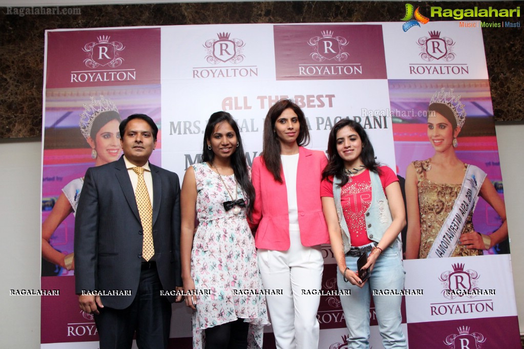 Komal Kalra Pagarani Press Meet on Mrs. World 2014