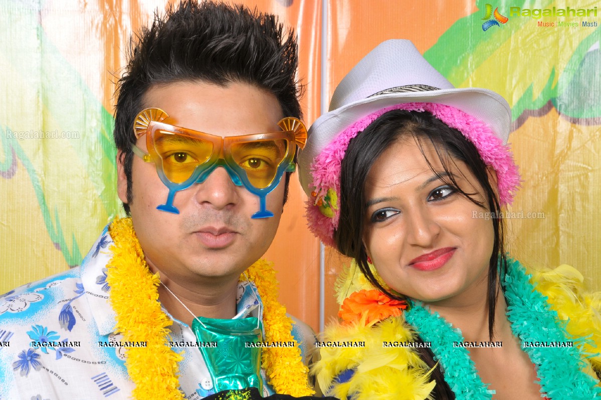 Partyholics Hawain Theme Get Together Party 2014