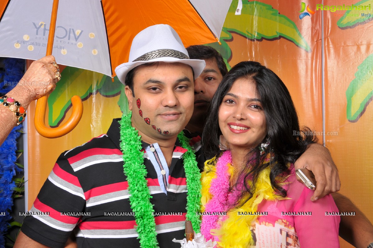 Partyholics Hawain Theme Get Together Party 2014