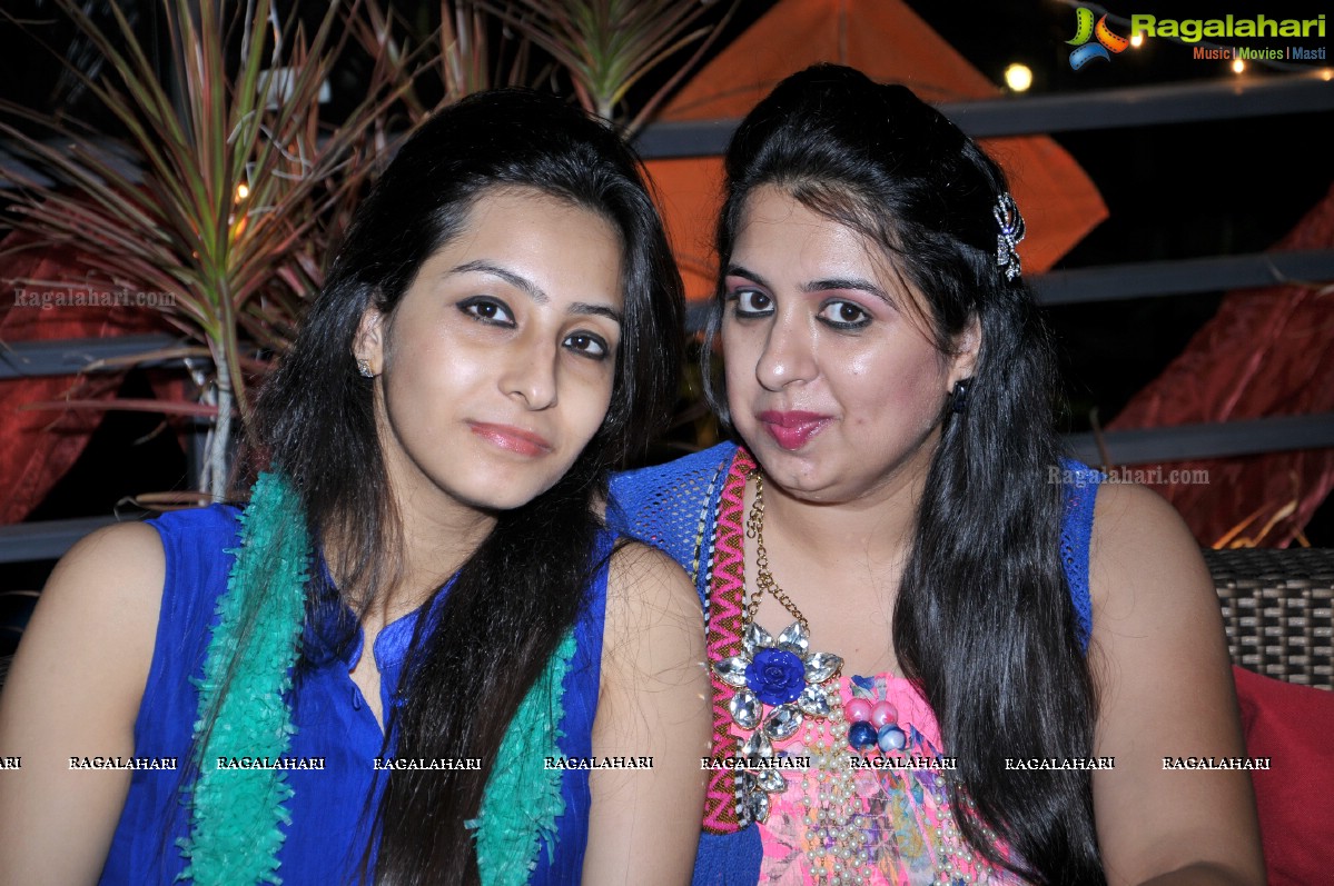 Partyholics Hawain Theme Get Together Party 2014