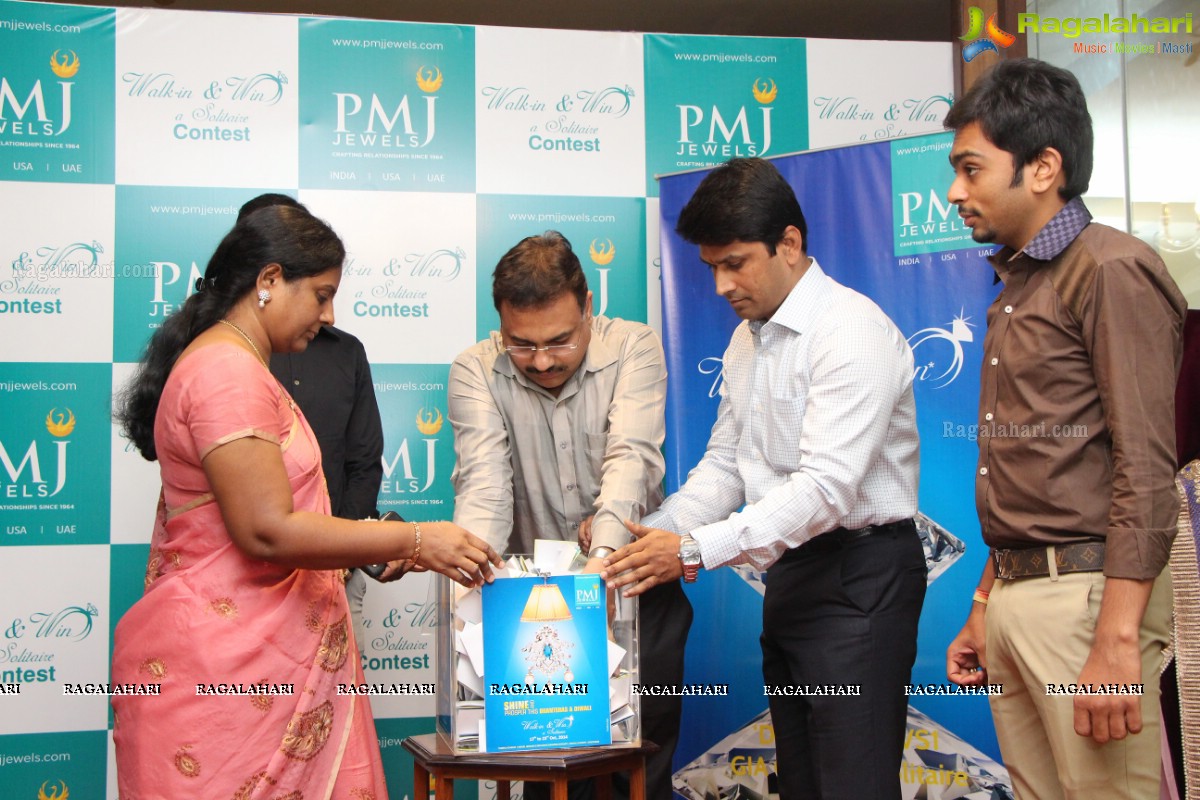 PMJ Jewels Celebrates Win a Solitaire Contest, Hyderabad