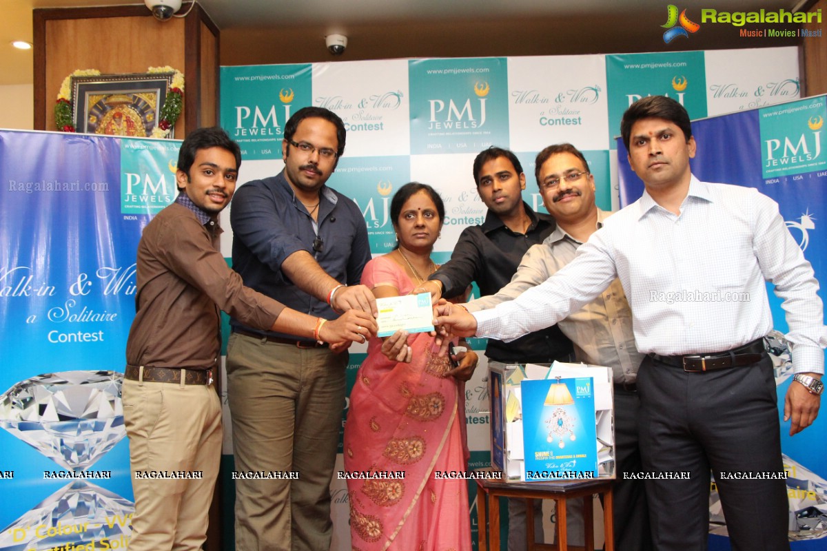 PMJ Jewels Celebrates Win a Solitaire Contest, Hyderabad