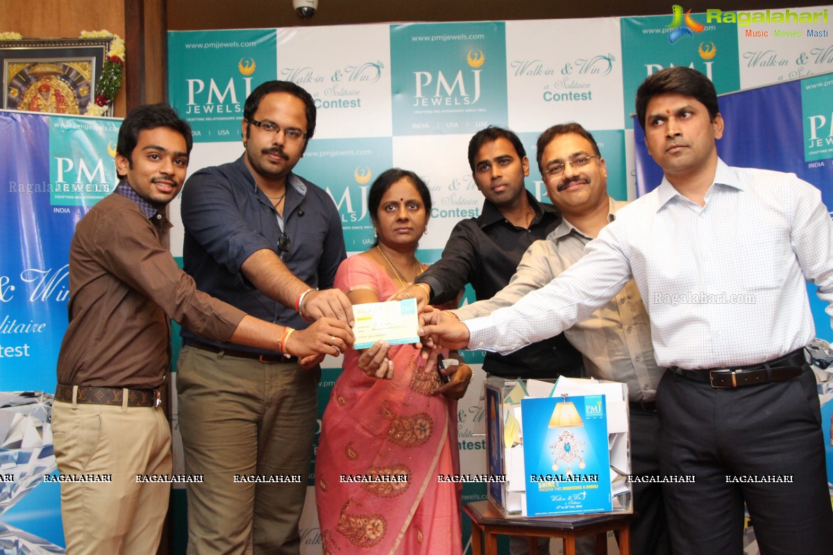 PMJ Jewels Celebrates Win a Solitaire Contest, Hyderabad