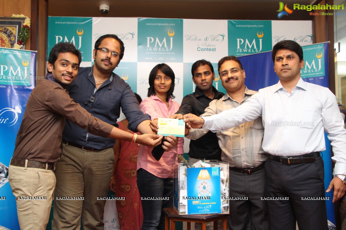 PMJ Jewels Celebrates Win a Solitaire Contest, Hyderabad