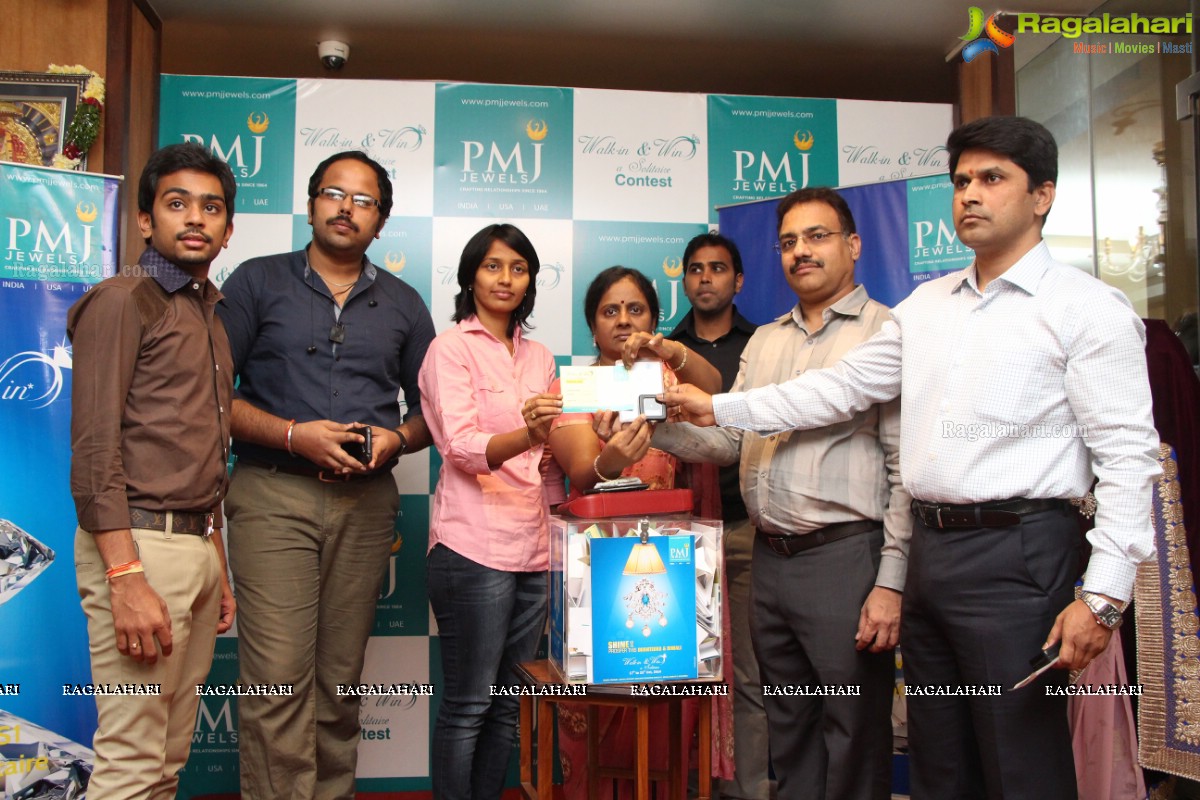 PMJ Jewels Celebrates Win a Solitaire Contest, Hyderabad