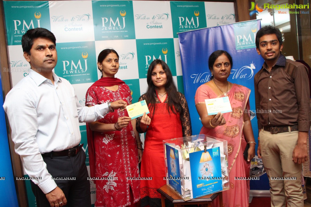 PMJ Jewels Celebrates Win a Solitaire Contest, Hyderabad