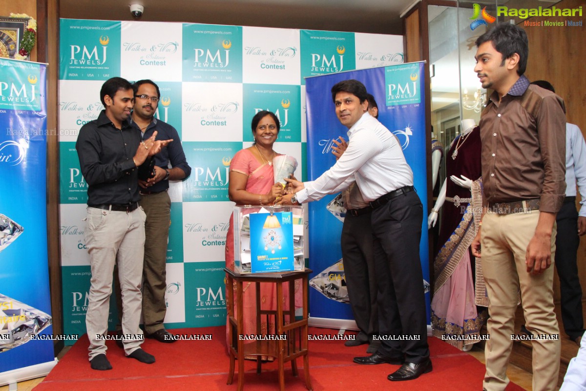 PMJ Jewels Celebrates Win a Solitaire Contest, Hyderabad