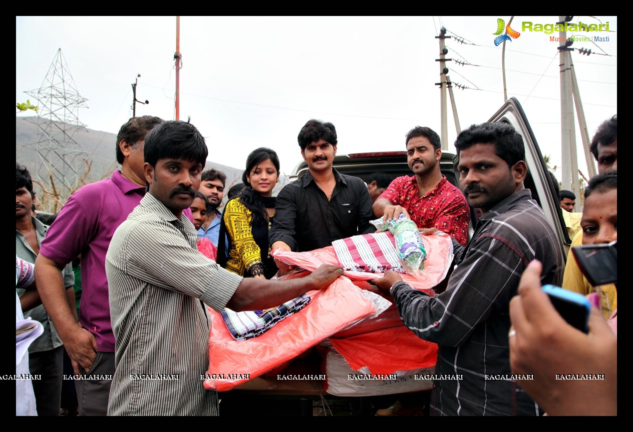 Ravikiran-Sushma, Selvaraj donated essentials to Hudhud Cyclone Victims, Vizag
