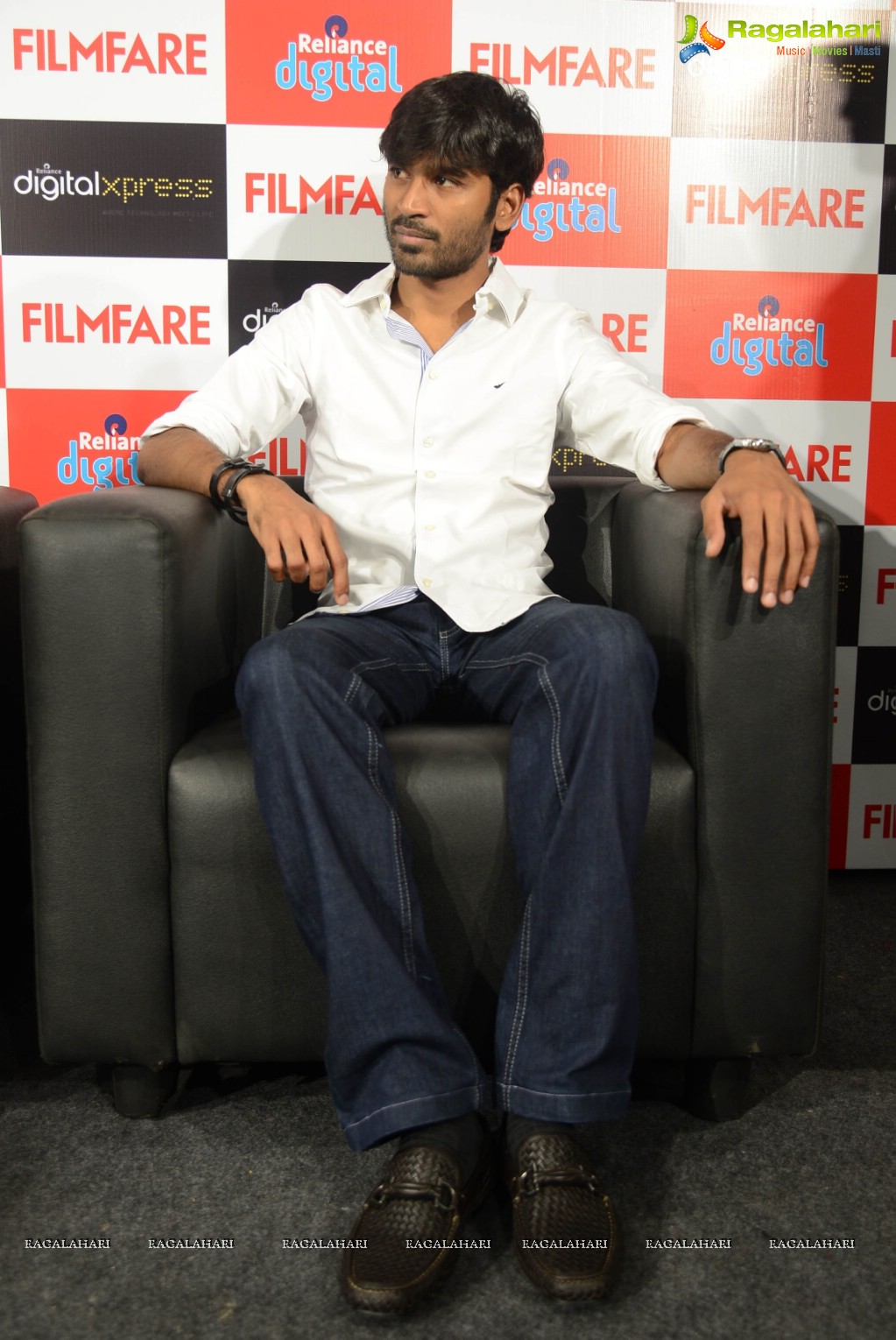 Dhanush & Editor Jitesh Pillaai at the Filmfare Readers Meet at the Reliance Digital Store