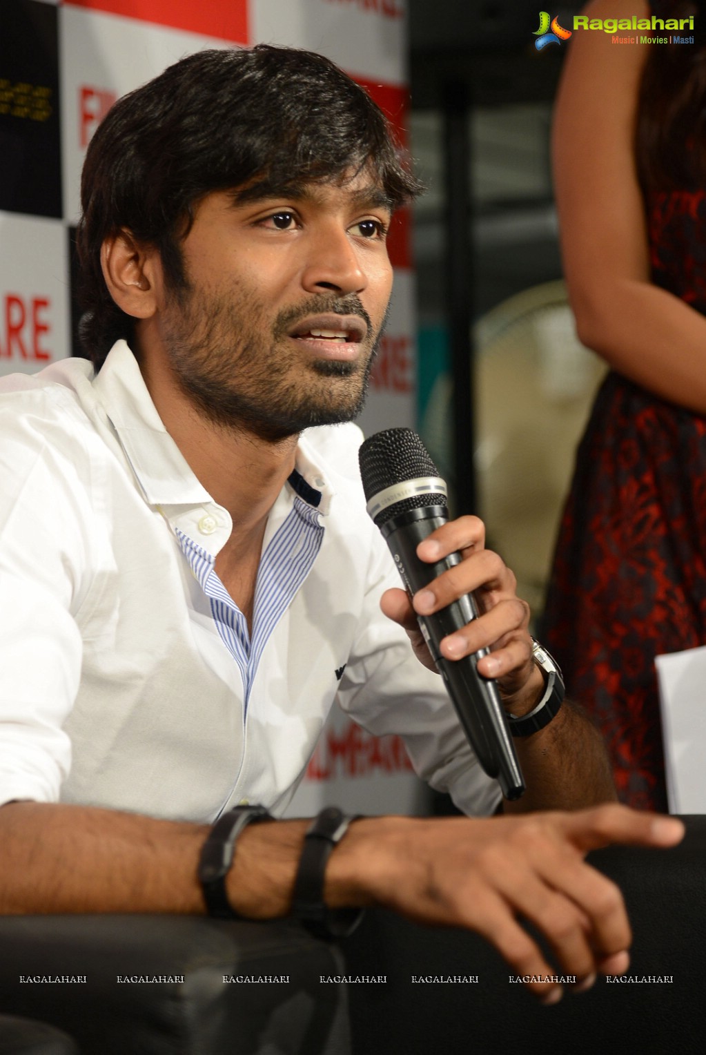 Dhanush & Editor Jitesh Pillaai at the Filmfare Readers Meet at the Reliance Digital Store