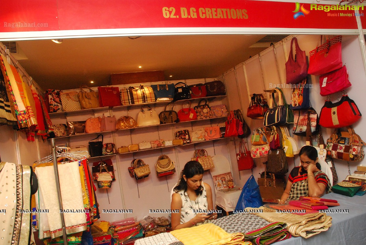 Trendz Vivah Collection 2014 Exhibition by Mrs. Santhi Kathiravan