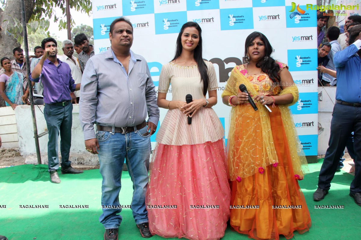 Meenakshi Dixit launches Yes Mart at A.S. Rao Nagar, Hyderabad