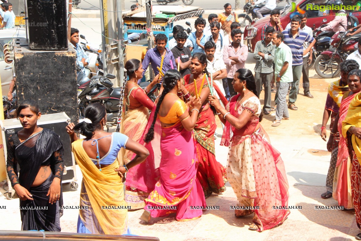 Meenakshi Dixit launches Yes Mart at A.S. Rao Nagar, Hyderabad