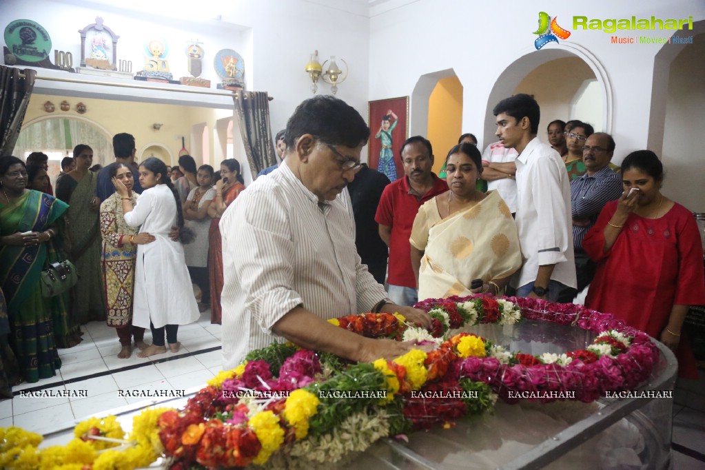 Tollywood Celebrities pay last respect to Mada Venkateswara Rao