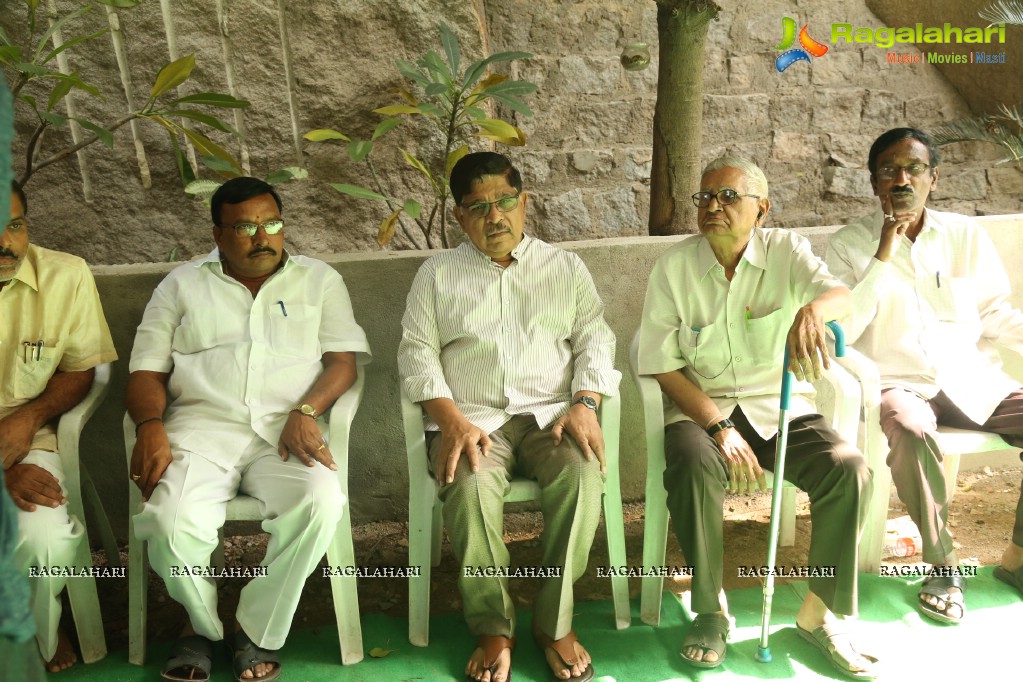 Tollywood Celebrities pay last respect to Mada Venkateswara Rao