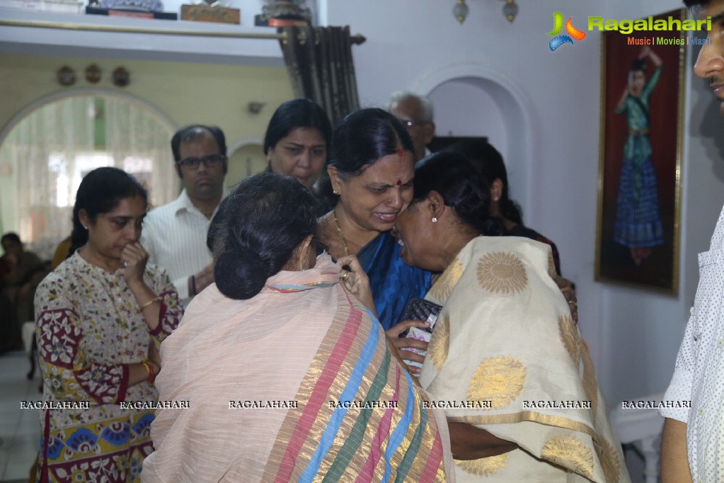 Tollywood Celebrities pay last respect to Mada Venkateswara Rao