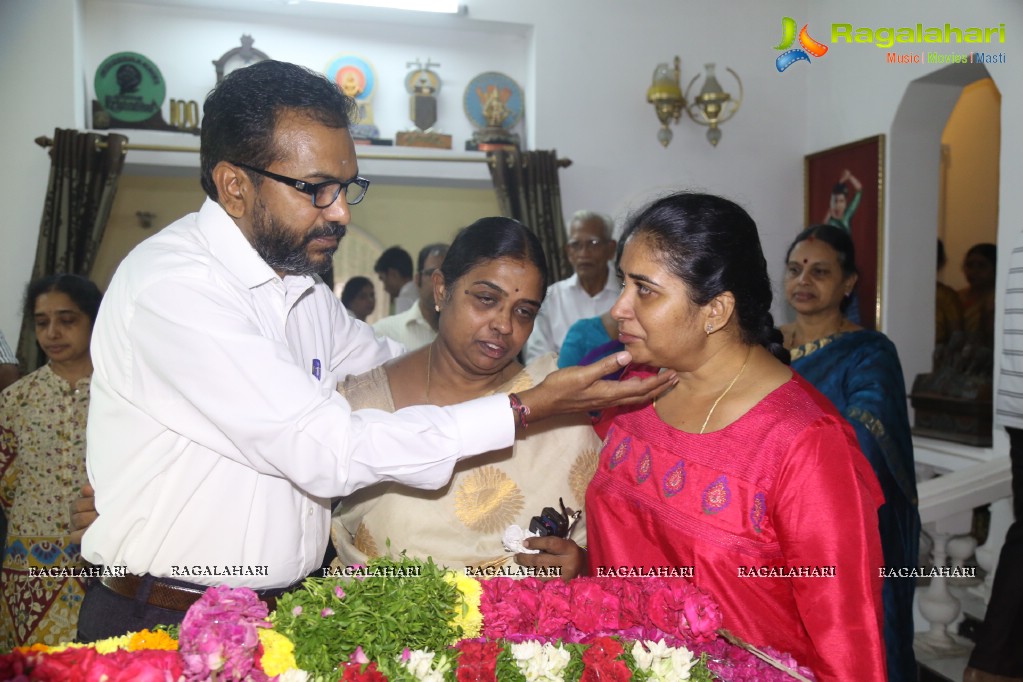 Tollywood Celebrities pay last respect to Mada Venkateswara Rao