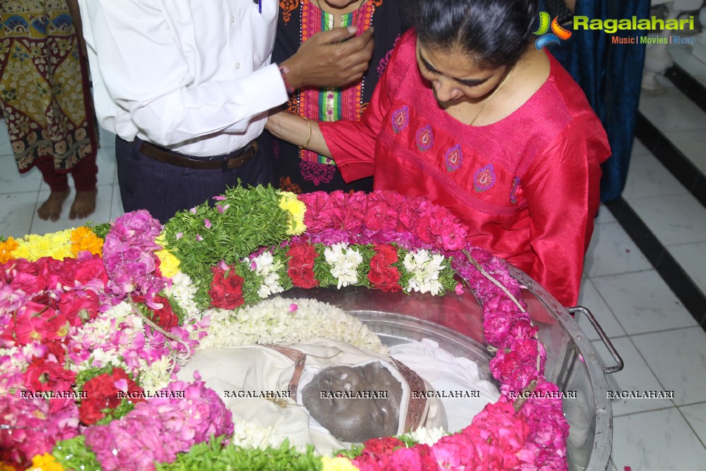 Tollywood Celebrities pay last respect to Mada Venkateswara Rao