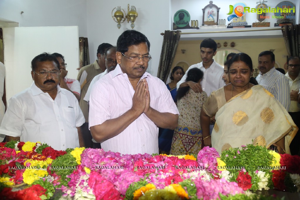 Tollywood Celebrities pay last respect to Mada Venkateswara Rao