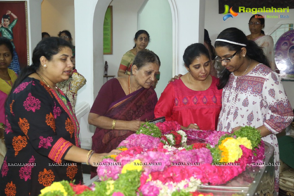 Tollywood Celebrities pay last respect to Mada Venkateswara Rao